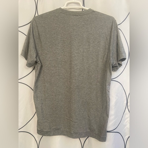 Old Navy Active Go Dry T-shirt - Picture 2 of 4